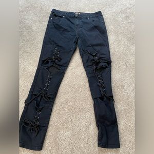 Women’s jeans ( see picture for details) has ties going down the front